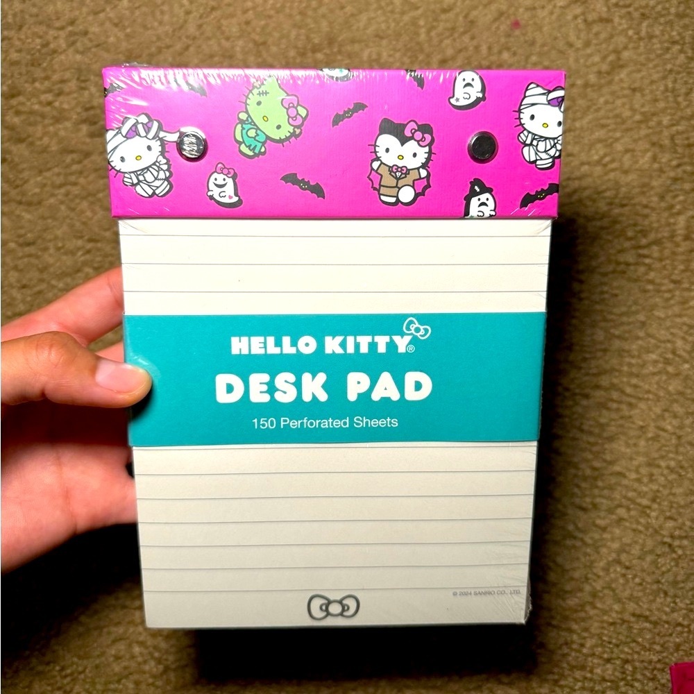 Hello Kitty Frankie Mummy Halloween 🎃 Desk Pad
Brand new in packaging 🩷